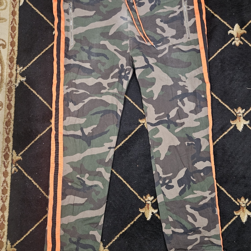 AKADEMIKS MENS PANTS 4XL CAMO/ORANGE STRIPE